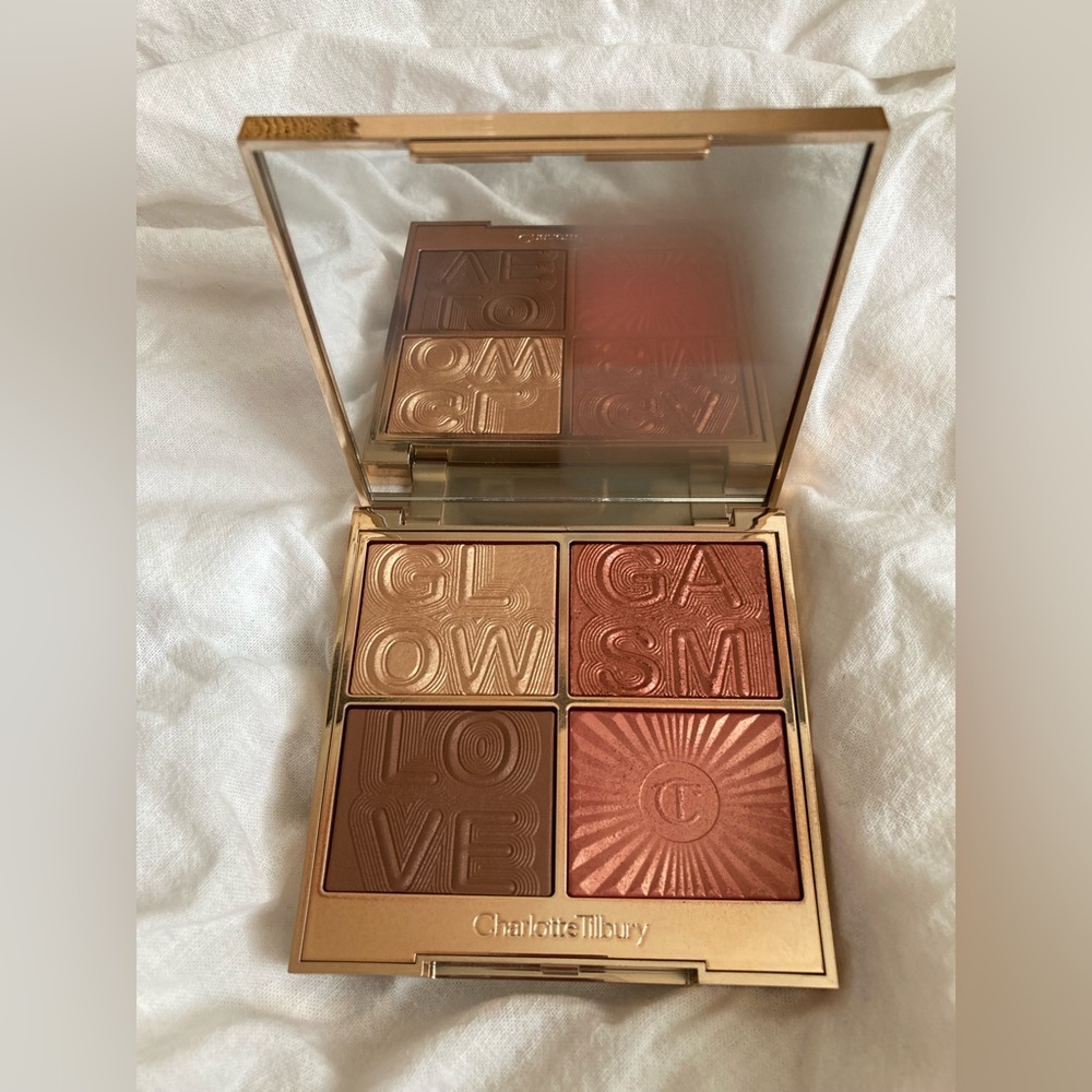 Charlotte Tilbury Glowgasm Face Palette (shade Lovegasm)